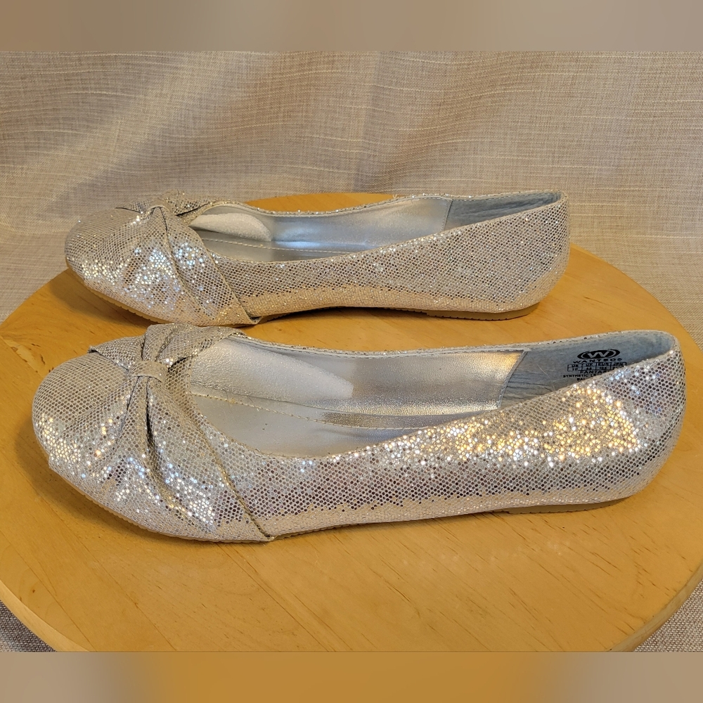 NWOT Wanted Silver Glitter  Slip-On Flats Women's Size 10